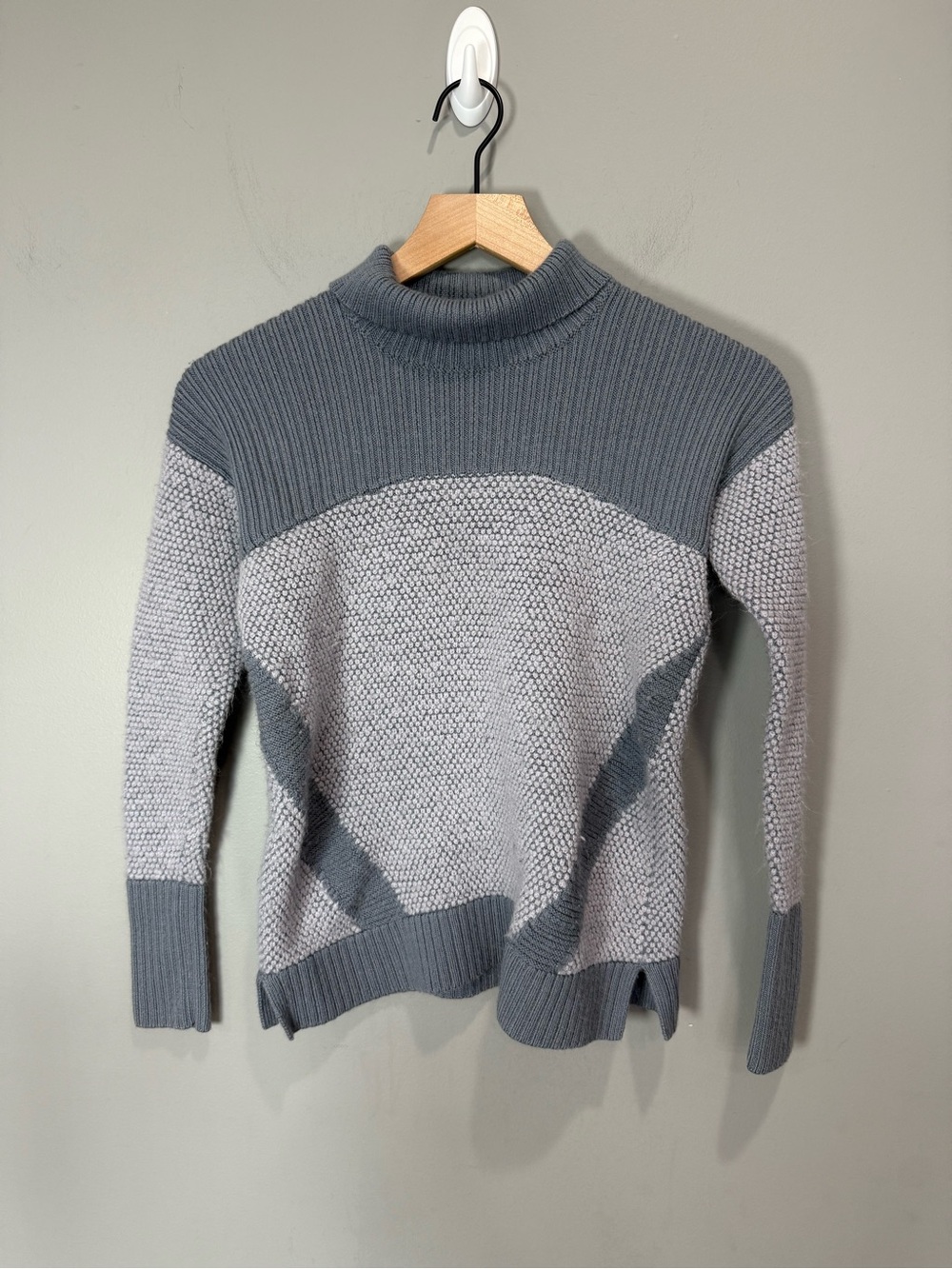 Lululemon Warm & Restore 100% Merino Wool Mock Neck Sweater Gray Size 4‎